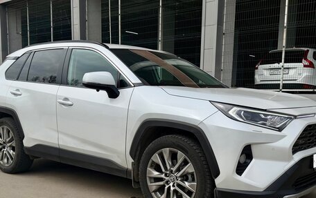 Toyota RAV4, 2021 год, 3 740 000 рублей, 2 фотография