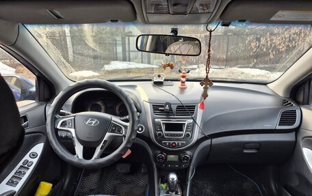 Hyundai Solaris II рестайлинг, 2011 год, 700 000 рублей, 4 фотография