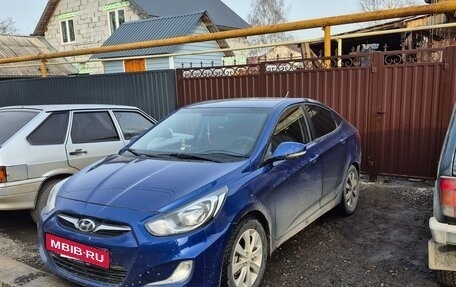 Hyundai Solaris II рестайлинг, 2011 год, 700 000 рублей, 3 фотография