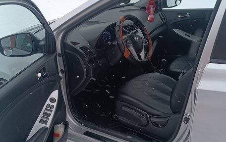 Hyundai Solaris II рестайлинг, 2012 год, 900 000 рублей, 7 фотография