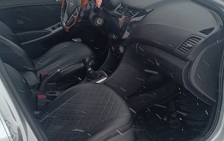 Hyundai Solaris II рестайлинг, 2012 год, 900 000 рублей, 12 фотография