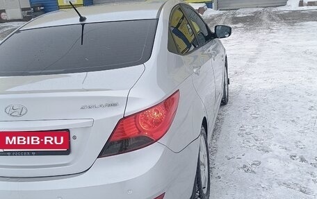 Hyundai Solaris II рестайлинг, 2012 год, 900 000 рублей, 4 фотография