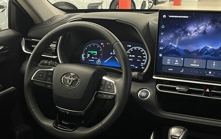 Toyota Highlander, 2026 год, 5 850 000 рублей, 28 фотография