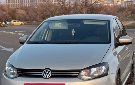 Volkswagen Polo VI (EU Market), 2013 год, 890 000 рублей, 2 фотография