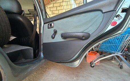 Nissan Micra II, 2002 год, 200 000 рублей, 11 фотография