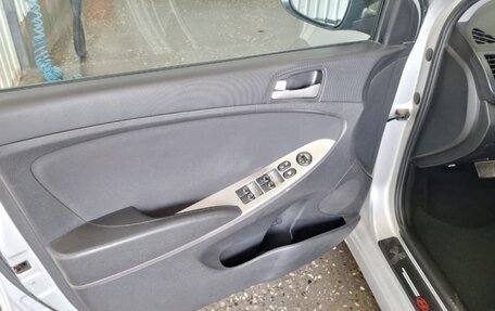 Hyundai Solaris II рестайлинг, 2015 год, 890 000 рублей, 9 фотография