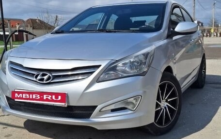 Hyundai Solaris II рестайлинг, 2015 год, 890 000 рублей, 3 фотография