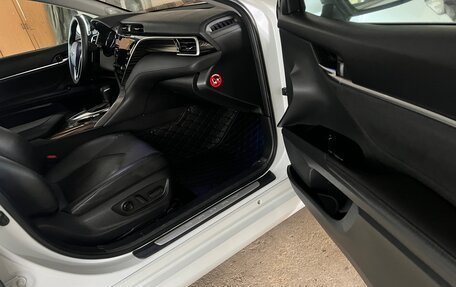 Toyota Camry, 2018 год, 3 250 000 рублей, 10 фотография