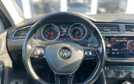 Volkswagen Tiguan II, 2017 год, 2 420 000 рублей, 2 фотография