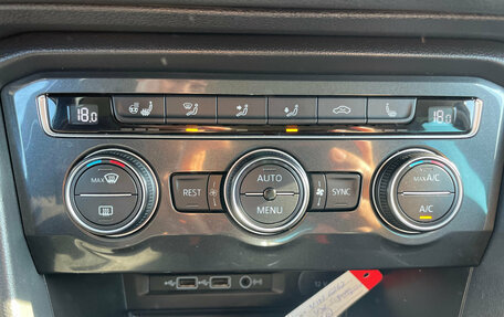 Volkswagen Tiguan II, 2017 год, 2 420 000 рублей, 10 фотография