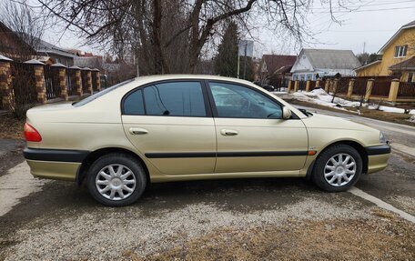 Toyota Avensis III рестайлинг, 2001 год, 810 000 рублей, 4 фотография