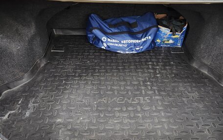 Toyota Avensis III рестайлинг, 2001 год, 810 000 рублей, 8 фотография