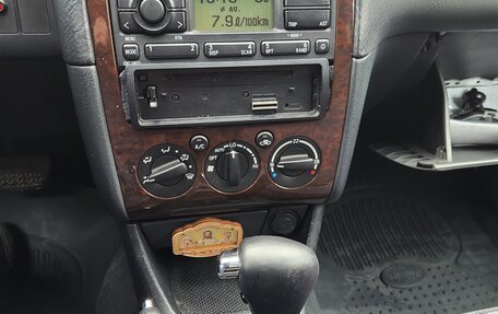 Toyota Avensis III рестайлинг, 2001 год, 810 000 рублей, 13 фотография