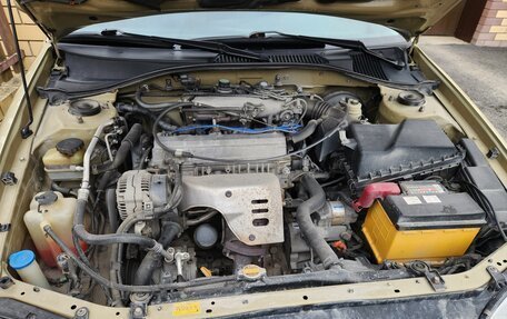 Toyota Avensis III рестайлинг, 2001 год, 810 000 рублей, 12 фотография