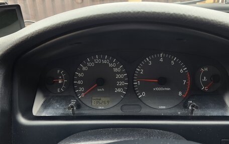 Toyota Avensis III рестайлинг, 2001 год, 810 000 рублей, 17 фотография