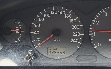 Toyota Avensis III рестайлинг, 2001 год, 810 000 рублей, 16 фотография