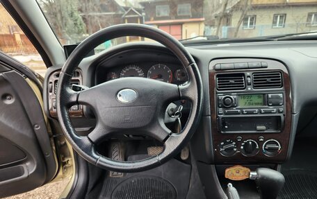 Toyota Avensis III рестайлинг, 2001 год, 810 000 рублей, 25 фотография