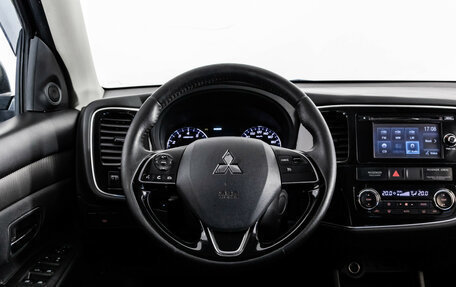 Mitsubishi Outlander III рестайлинг 3, 2015 год, 1 199 000 рублей, 12 фотография