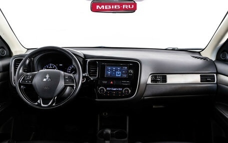 Mitsubishi Outlander III рестайлинг 3, 2015 год, 1 199 000 рублей, 10 фотография