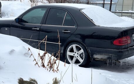 Mercedes-Benz E-Класс, 1997 год, 350 000 рублей, 2 фотография