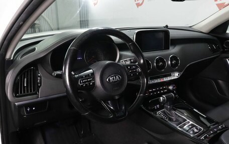 KIA Stinger I, 2020 год, 2 320 000 рублей, 7 фотография