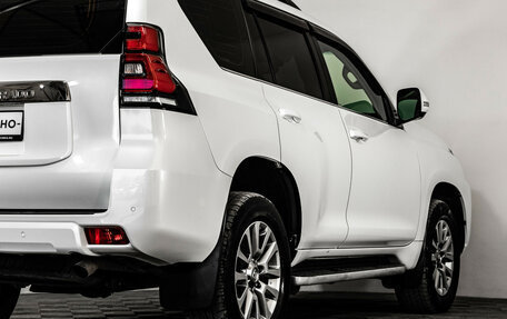 Toyota Land Cruiser Prado 150 рестайлинг 2, 2017 год, 4 999 000 рублей, 5 фотография