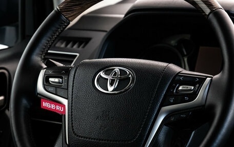 Toyota Land Cruiser Prado 150 рестайлинг 2, 2017 год, 4 999 000 рублей, 12 фотография