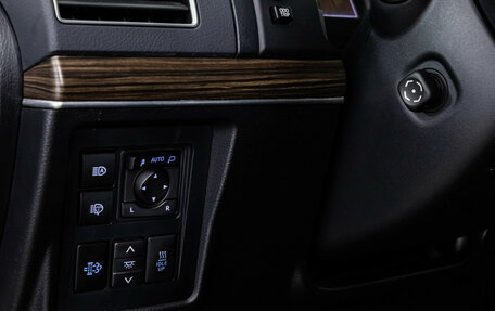 Toyota Land Cruiser Prado 150 рестайлинг 2, 2017 год, 4 999 000 рублей, 32 фотография