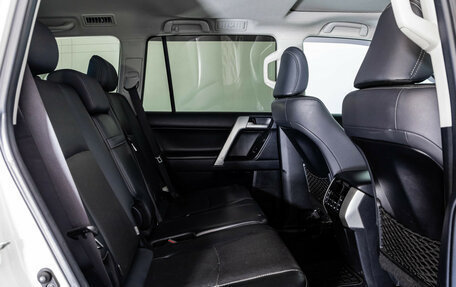 Toyota Land Cruiser Prado 150 рестайлинг 2, 2017 год, 4 999 000 рублей, 27 фотография