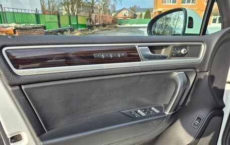 Volkswagen Touareg III, 2015 год, 2 500 000 рублей, 24 фотография