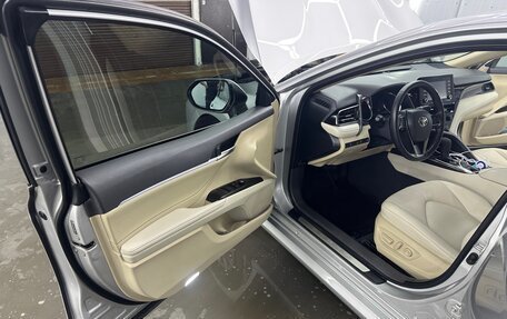 Toyota Camry, 2021 год, 3 450 000 рублей, 10 фотография