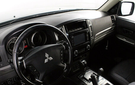 Mitsubishi Pajero IV, 2015 год, 2 247 000 рублей, 15 фотография