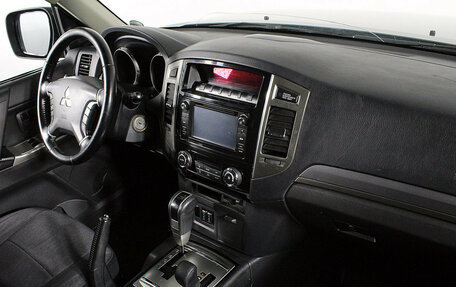 Mitsubishi Pajero IV, 2015 год, 2 247 000 рублей, 10 фотография