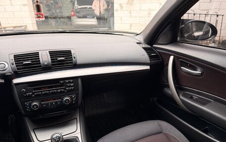 BMW 1 серия, 2006 год, 599 000 рублей, 31 фотография