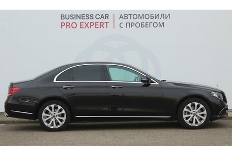 Mercedes-Benz E-Класс, 2019 год, 3 650 000 рублей, 4 фотография