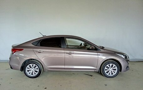 Hyundai Solaris II рестайлинг, 2018 год, 1 100 000 рублей, 8 фотография