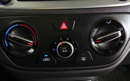 Hyundai Solaris II рестайлинг, 2018 год, 1 100 000 рублей, 15 фотография