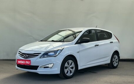 Hyundai Solaris II рестайлинг, 2015 год, 1 030 000 рублей, 1 фотография