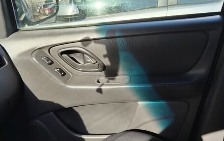 Ford Escape II, 2003 год, 300 000 рублей, 26 фотография