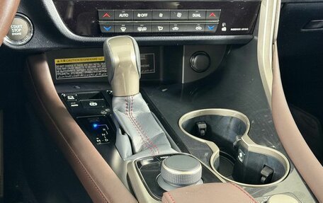 Lexus RX IV рестайлинг, 2019 год, 3 999 000 рублей, 19 фотография