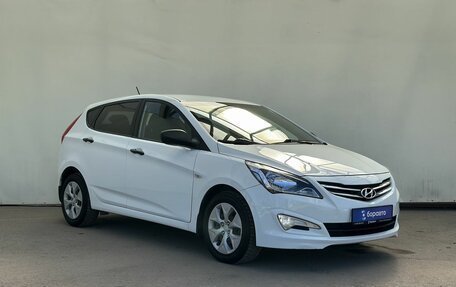 Hyundai Solaris II рестайлинг, 2015 год, 1 030 000 рублей, 2 фотография