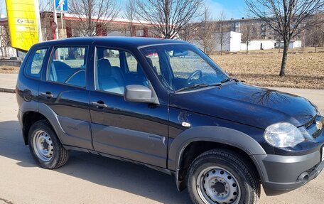 Chevrolet Niva I рестайлинг, 2020 год, 980 000 рублей, 4 фотография