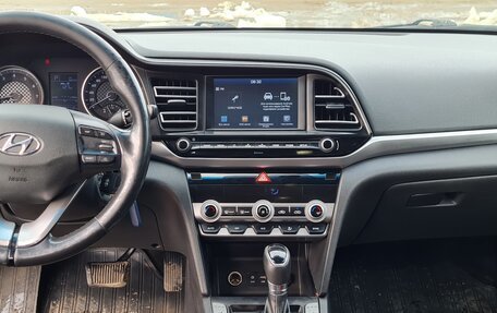 Hyundai Elantra VI рестайлинг, 2019 год, 849 000 рублей, 10 фотография