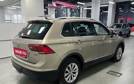 Volkswagen Tiguan II, 2018 год, 2 690 000 рублей, 6 фотография