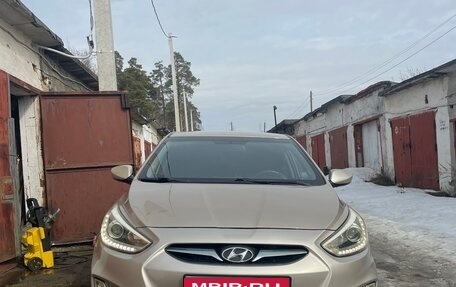 Hyundai Solaris II рестайлинг, 2013 год, 900 000 рублей, 1 фотография