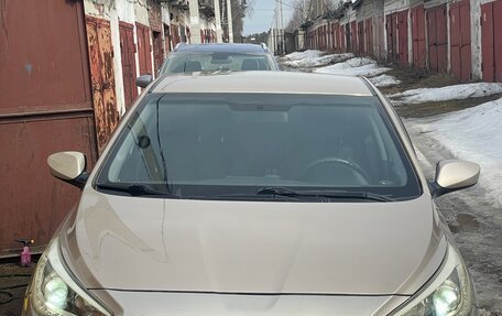 Hyundai Solaris II рестайлинг, 2013 год, 900 000 рублей, 3 фотография