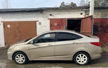 Hyundai Solaris II рестайлинг, 2013 год, 900 000 рублей, 5 фотография
