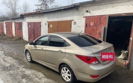 Hyundai Solaris II рестайлинг, 2013 год, 900 000 рублей, 6 фотография