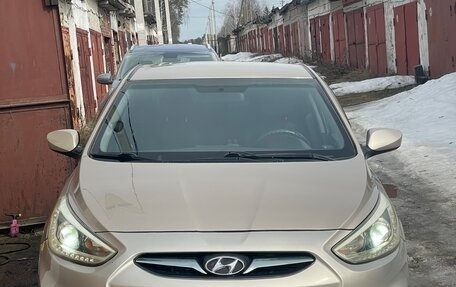 Hyundai Solaris II рестайлинг, 2013 год, 900 000 рублей, 2 фотография