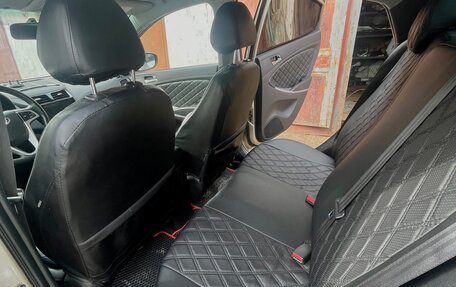 Hyundai Solaris II рестайлинг, 2013 год, 900 000 рублей, 17 фотография